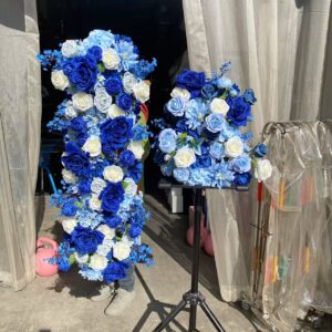 Flower arrangement in blue